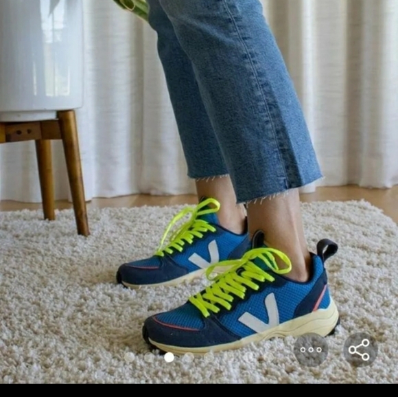 veja venturi running sneaker